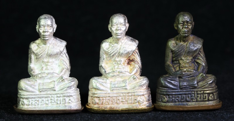 รูปหล่อ 7 รอบ กรรมการชุดใหญ่ 1 ใน 50 พร้อมกล่องเดิม ครบชุดครับ