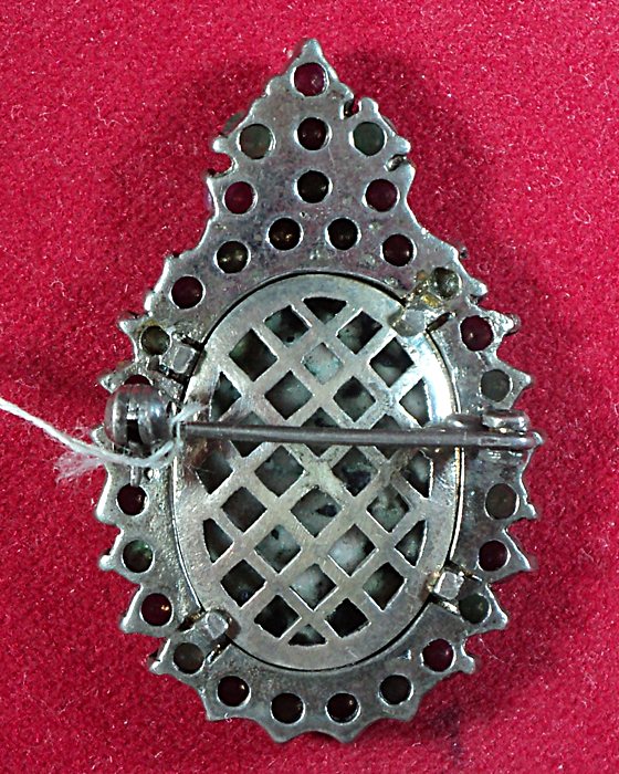  	ล็อกเก็ตเข็มกลัดเสด็จพ่อ รัชกาลที่5เลี่ยมเงินฝังมรกต-ทับทิมแท้