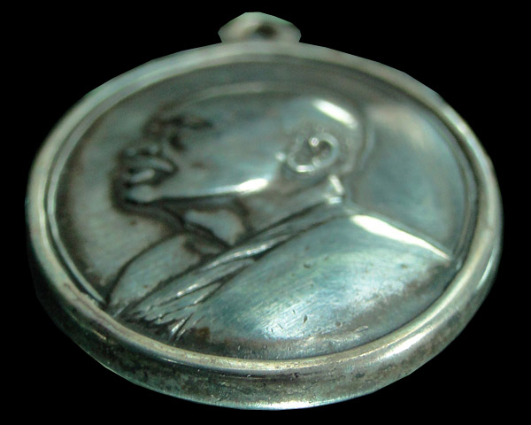 เหรียญไตรมาส (เอ็ม16) หลวงพ่อแพ วัดพิกุลทอง สิงห์บุรี