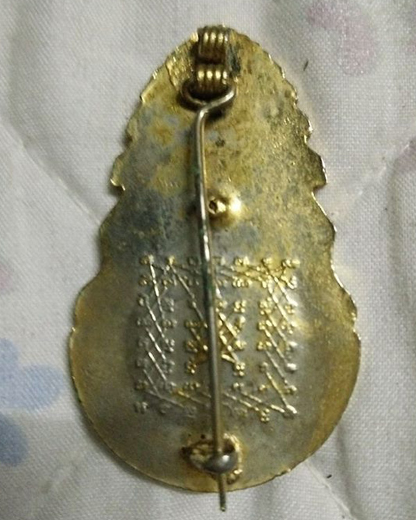 เข็มกลัดมงกุฏเพชรพระสุธรรมญาณเถระ