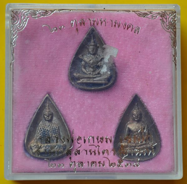 ชุด พระแก้วมรกต หลวงพ่อเกษม เขมโก