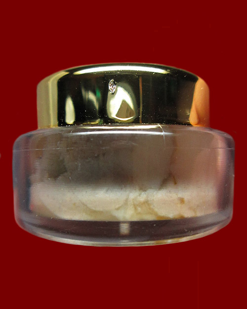 สีผึ้งมงคล หลวงปู่หงษ์ พรหมปัญโญ วัดเพชรบุรี จ.สุรินทร์ รุ่น"สีผึ้งก้นกะทะ" ปี๒๕๕..เนื้อตลับใสฝาทอง 