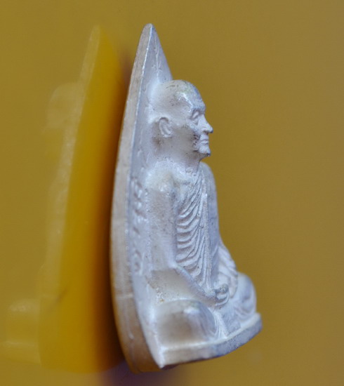 รูปเหมือนใบโพธิ์เนื้อเงิน หลวงพ่อแพ 