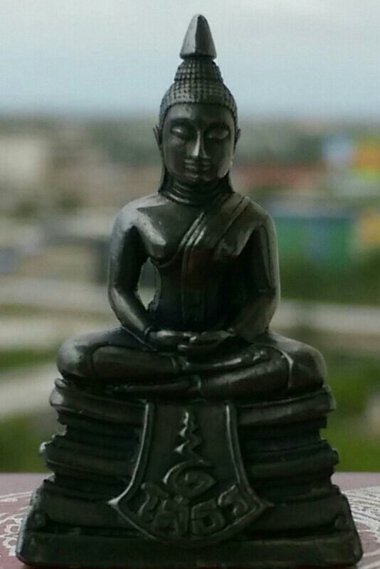 หลวงพ่อโสธร 80 ปี กรมตำรวจ เนื้อเงินขัดเงา (องค์ดำ)