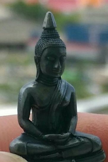 หลวงพ่อโสธร 80 ปี กรมตำรวจ เนื้อเงินขัดเงา (องค์ดำ)