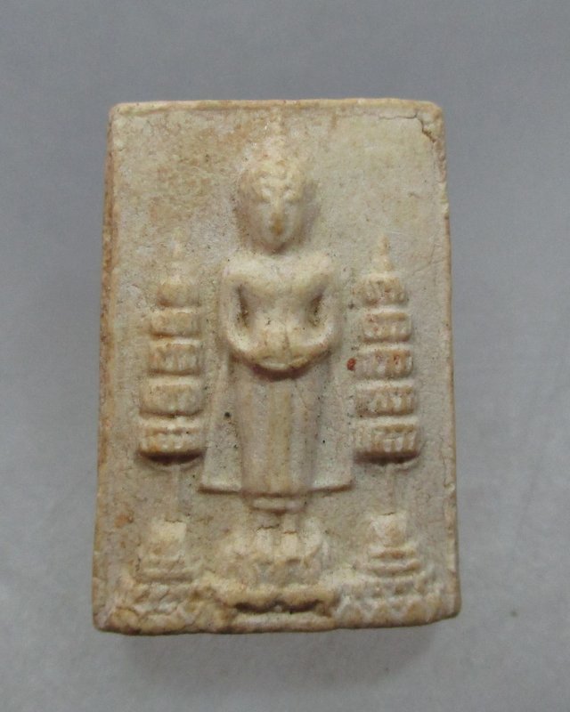 20 บาท  พระผงหลวงพ่อบ้านแหลม วัดเพชรสมุทร