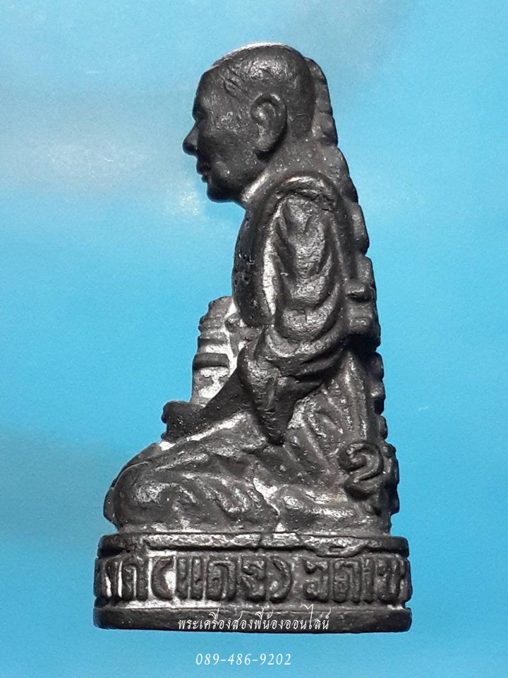รูปหล่อคุกเข่า หลวงพ่อแดง วัดเขาบันไดอิฐ
