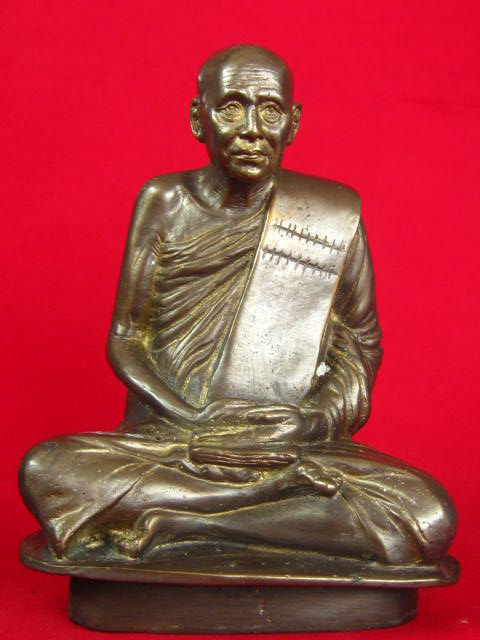 พระบูชา หลวงปู่เสาร์ 5 นิ้ว ณ.วัดเรียบ อุบลราชธานี ฐานถอดได้ ครับ