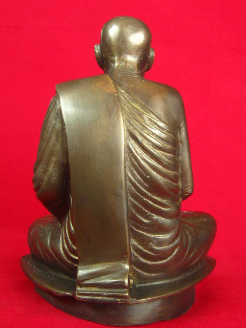 พระบูชา หลวงปู่เสาร์ 5 นิ้ว ณ.วัดเรียบ อุบลราชธานี ฐานถอดได้ ครับ