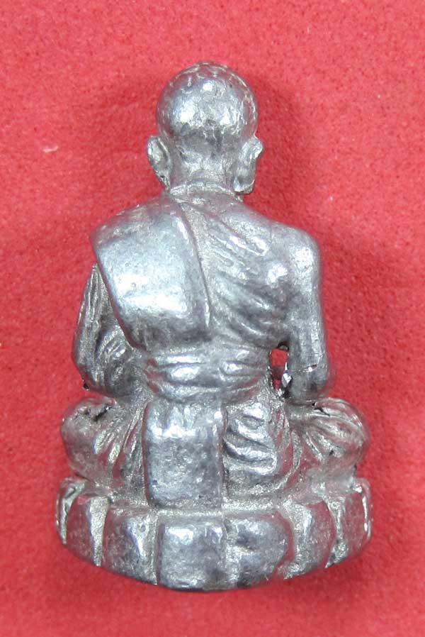 รูปหล่อตะกั่ว คบ หลวงปู่คำบุ คุตฺตจิตฺโต วัดกุดชมภู จ.อุบลราชธานี ฐานภูเขาหล่อโบราณพิมพ์เล็ก