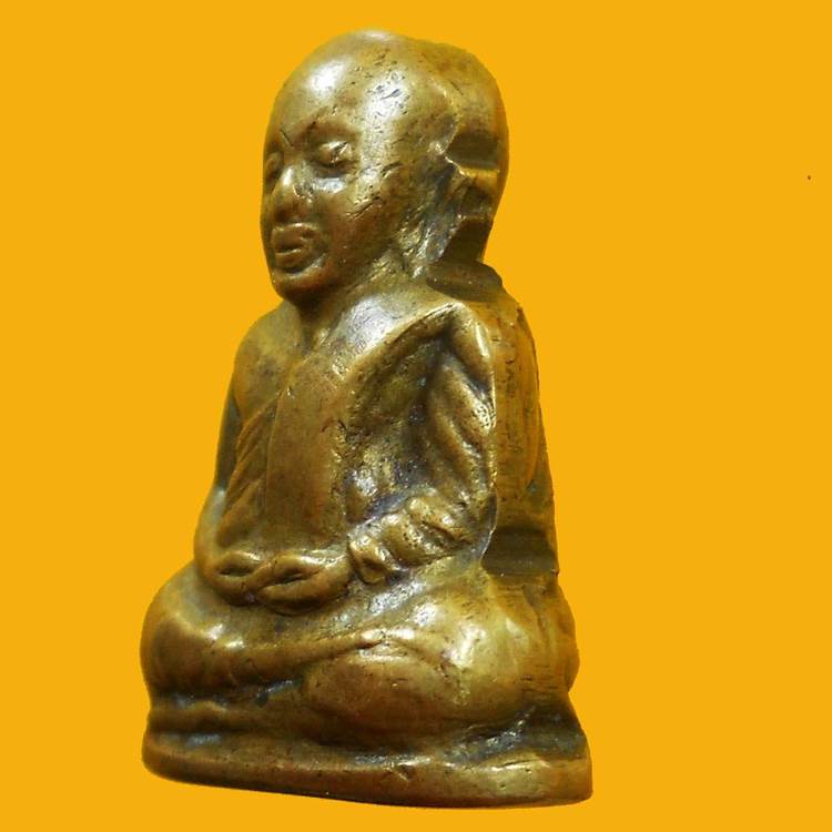 ( มูลเหล็ก )พระรูปเหมือน หลวงพ่อเงินวัดบางคลาน เนื้อทองเหลือง-ฐานรักบี้  ปี 2515 จ.พิจิตร 