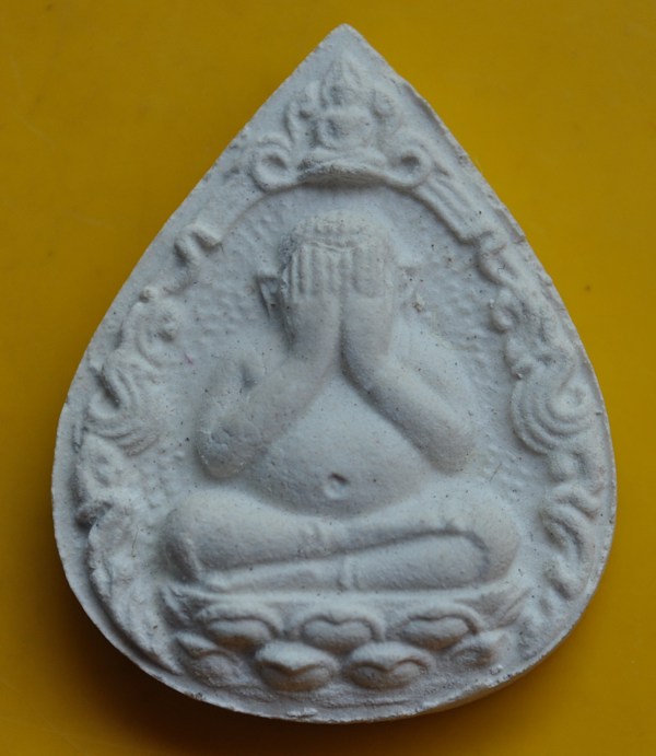 พระปิดตานำโชคเนื้อผง หลวงพ่อเกษม รุ่นชนะศึกชายแดน 