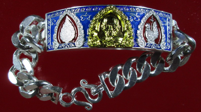 เลสหลวงพ่อรวย รุ่นเลื่อนสมณศักดิ์ เนื้อเงินหน้ากากทอง น้ำหนัก 4 บาท เลข 824 สวย