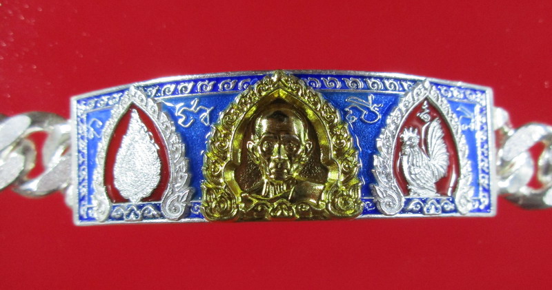 เลสหลวงพ่อรวย รุ่นเลื่อนสมณศักดิ์ เนื้อเงินหน้ากากทอง น้ำหนัก 4 บาท เลข 824 สวย