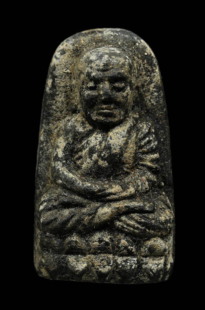 พระหลวงพ่อทวด วัดช้างให้ พิมพ์พระรอด เนื้อว่านปี 2524