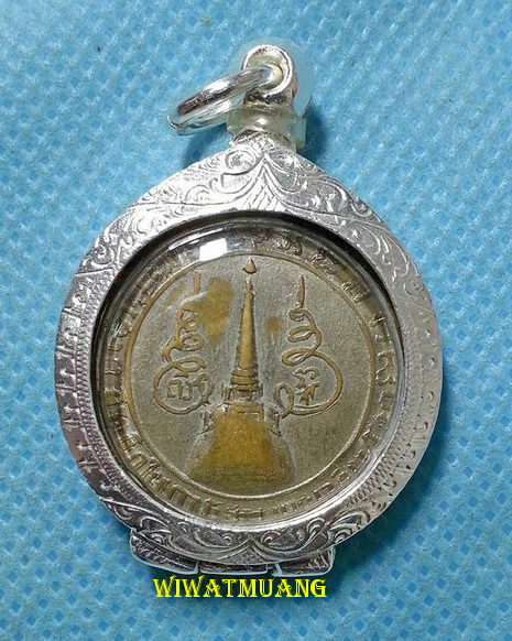 เหรียญกลมกลางพ่อท่านคล้าย วัดพระธาตุน้อย จ.นครศรีธรรมราช ปี๒๕๑๓ เนื้ออัลปาก้าชุบนิ เลี่ยมตลับเงิน