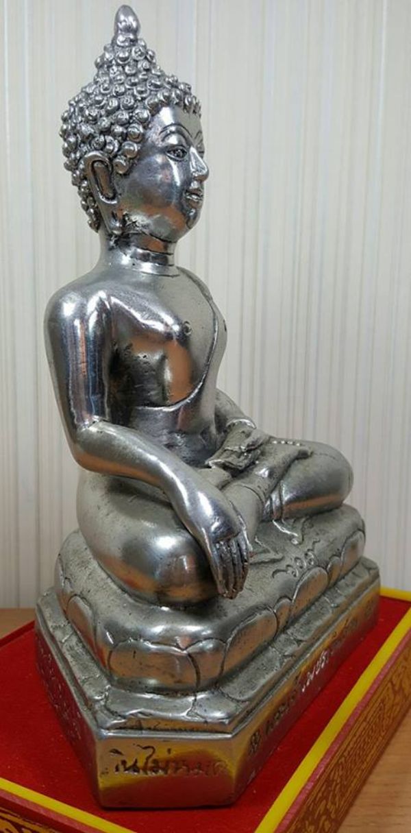 พระเจ้าเพชรเงินล้านรุ่นแรก วัดศรีมุงเมือง อ.ดอยสะเก็ต จ.เชียงใหม่ พ.ศ. 2552