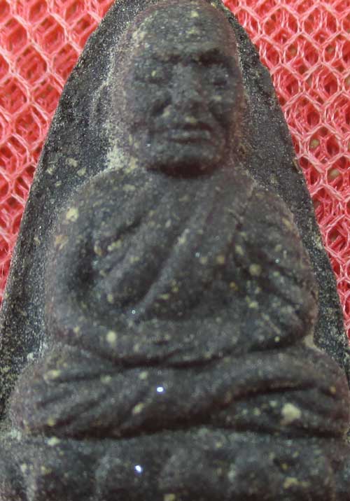 หลวงปู่ทวด วัดท่าไทร จ.สุราษฏร์ฯ ปี 2537 ( พิมพ์เล็ก หรือพิมพ์หน้าปี 24 ) เนื้อว่านกากยายักษ์ อาจารย