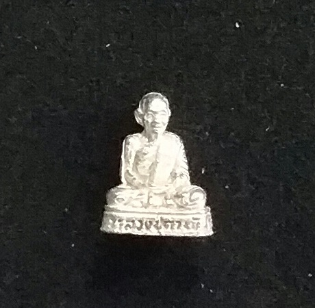 รูปหล่อจิ๋ว หลวงปู่คำพันธ์ วัดธาตุมหาชัย เนื้อเงิน ปี37