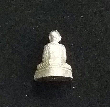 รูปหล่อจิ๋ว หลวงปู่คำพันธ์ วัดธาตุมหาชัย เนื้อเงิน ปี37