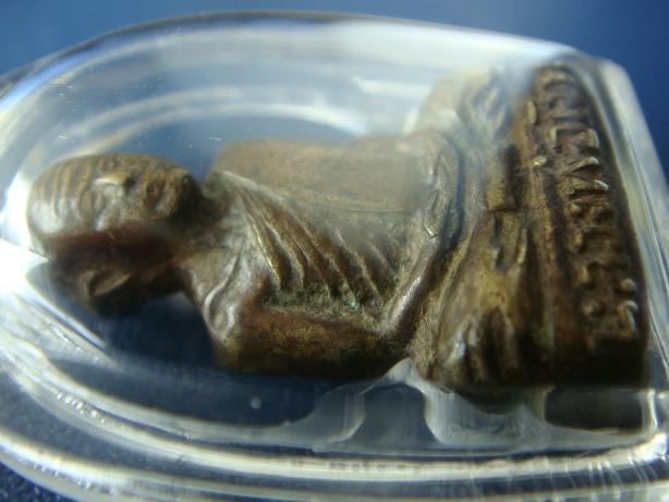 พระรูปเหมือนหลวงพ่อเงิน ออกวัดกกตาล เนื้อทองเหลือง ปี06 เลี่ยมพร้อมใช้ พร้อมบัตรรองครับ