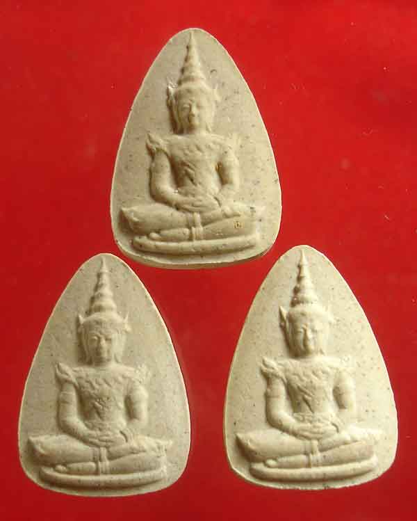 พระแก้วมรกต เนื้อผงปฐวีธาตุ หลวงปู่คำพันธ์ วัดธาตุมหาชัย ปี 2534 รวมสุดยอดมวลสารศักดิ์สิทธิ์