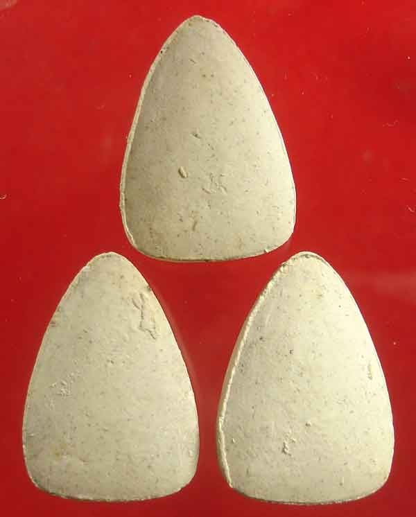 พระแก้วมรกต เนื้อผงปฐวีธาตุ หลวงปู่คำพันธ์ วัดธาตุมหาชัย ปี 2534 รวมสุดยอดมวลสารศักดิ์สิทธิ์