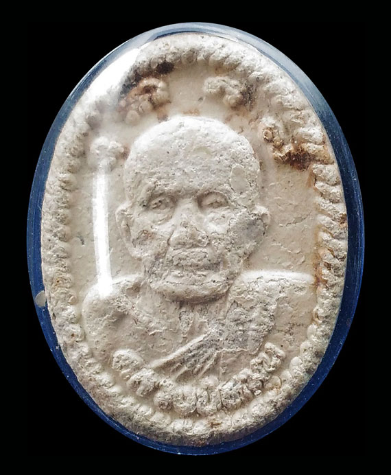 พระผงยันต์ดวงเศรษฐี หลวงปู่หมุน ปี43 เนื้อขาว สภาพน่ารัก เลี่ยมกันน้ำอย่างดี พร้อมบูชาได้เลย