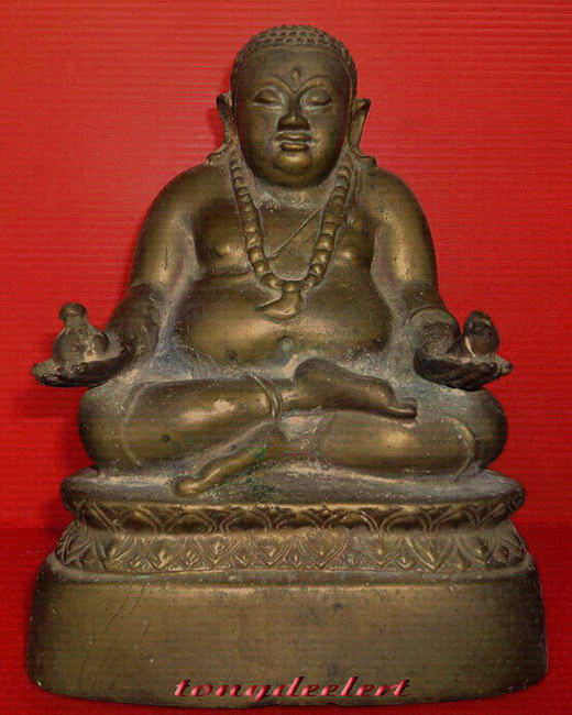 พระสังกัจจายน์บูชาถือถุงเงินถุงทอง หน้าตัก 4.5 นิ้ว ใต้ฐานดินไทยค่ะ