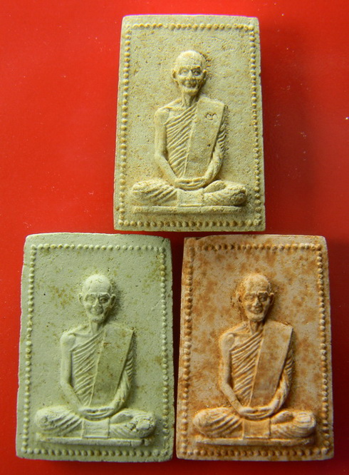 เคาะแรกแดง...พระผงสี่เหลี่ยมเจ้าคุณนรรัตน์ ๒๕๑๕...ครบชุด ๓ สี...หลวงปู่โต๊ะ วัดประดู่ฉิมพลี กทม.เสก