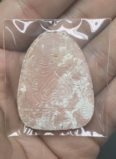 พระผงรูปเหมือนนั่งเมฆ เนื้อผงชมพูนุช พิธีสมปรารถนา ออกวัดซับลำใย 2543