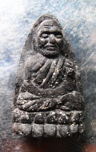 หลวงปู่ทวดปี24พิมพ์ใหญ่มีบอล ตามสภาพครับ