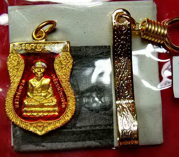 ***เหรียญเสมา หลวงปู่ทวด หลังหลวงปู่ทิมกะไหล่ทองลงยาสีแดงเคลือบ ปี 2555 พระสวยตามรูป