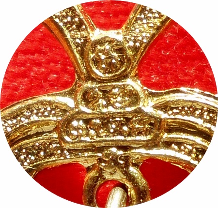 *** เหรียญเข็มกลัดโบว์ ท่านเจ้าคุณนรฯ ปี พ.ศ.2513 เนื้อกะไหล่ทอง แจกกรรมการ  สวยกริ๊ปๆ