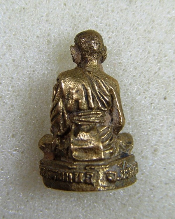 ๒องค์หลวงพ่อสำราญ วัดธรรมขันต์ รูปหล่อเหมือนกับเหรียญสมเด็จพระนเรศวรฯ อนุสรณ์ดอนเจดีย์เคาะเดียวครับ