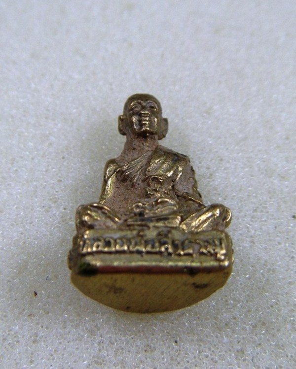 ๒องค์หลวงพ่อสำราญ วัดธรรมขันต์ รูปหล่อเหมือนกับเหรียญสมเด็จพระนเรศวรฯ อนุสรณ์ดอนเจดีย์เคาะเดียวครับ