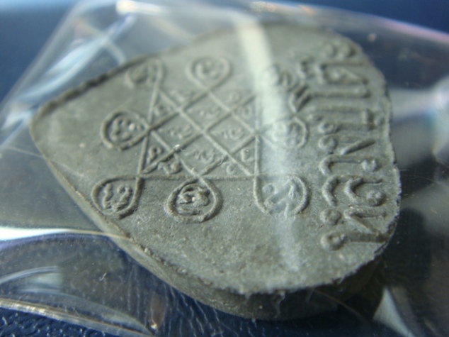 พระประจำวันหลวงปู่โต๊ะ วัดประดู่ฉิมพลี เนื้อผงใบลาน ปี 2520 จ.กรุงเทพฯ พร้อมบัตรรับรองครับ