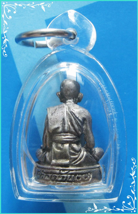 ..ลป.ศุข วัดมะขามเฒ่า ชัยนาท พระรูปหล่อพิมพ์สะดุ้งกลับ เนื้อเงิน รุ่นปลอดภัย ปี 37 ตอกโค้ด เลี่ยม..