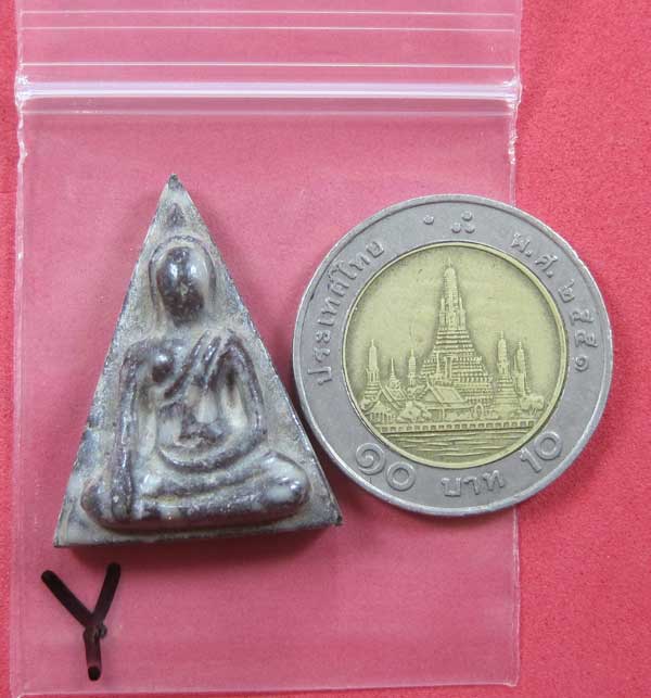 พระนางพญา จ.พิษณุโลก 1 ในเบ็ญจภาคี แกะจากพระธาตุข้าวสารหิน 60-200 ล้าน ปี