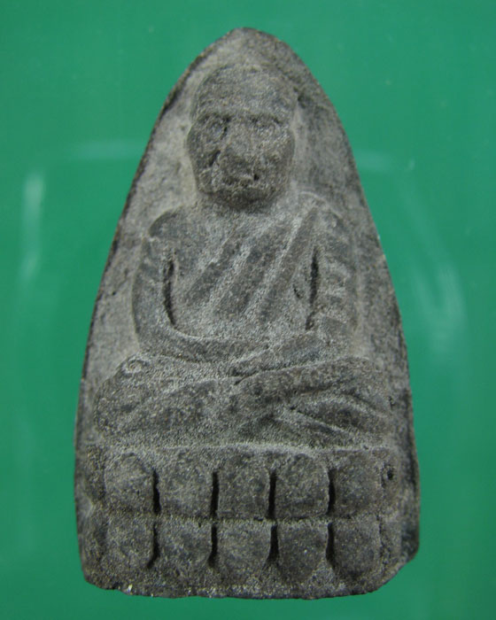 ล.ป.ทวด เนื้อว่าน ล.พ.แดง วัดศรีมหาโพธิ์ รุ่นห้าแชะ พิมพ์เตารีด