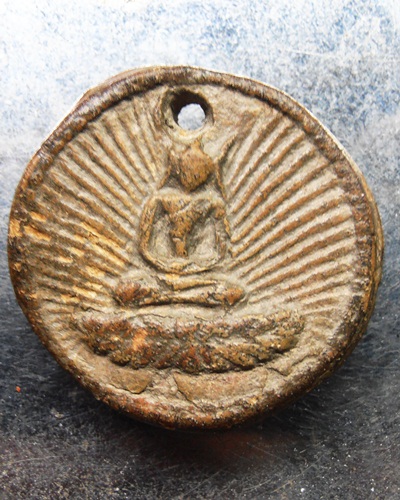 พระจันทร์ลอยข้างรัศมีเนื้อดิน กรุทางสุโขทัย อายุราว700ปีครับ