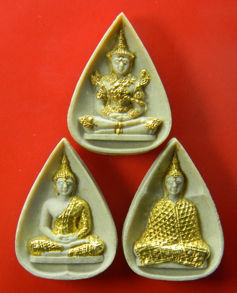 เคาะแรกแดง...พระแก้วมรกต หลัง ภปร.๒๕๓๐ "๕ รอบพระบาทสมเด็จพระเจ้าอยู่หัว"...ปิดทองเดิม