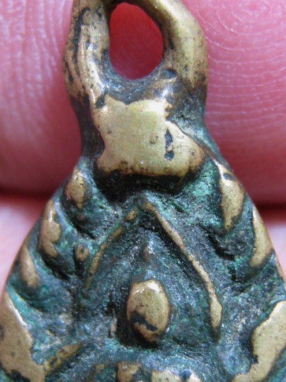 เหรียญหล่อพระประจำวันหลวงพ่อกึ๋น ปี2486 เนื้อทองผสม วัดดอนฯ กรุงเทพฯ สภาพพอใช้ มาพร้อมบัตรรับรอง