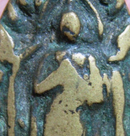 เหรียญหล่อพระประจำวันหลวงพ่อกึ๋น ปี2486 เนื้อทองผสม วัดดอนฯ กรุงเทพฯ สภาพพอใช้ มาพร้อมบัตรรับรอง