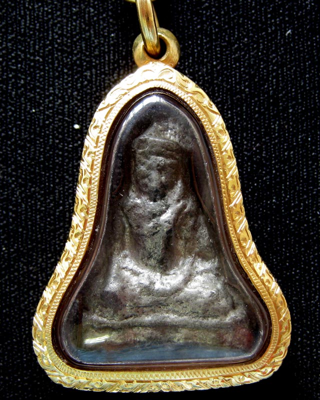 พระร่วงนั่งกรุช่างกล ลพบุรี