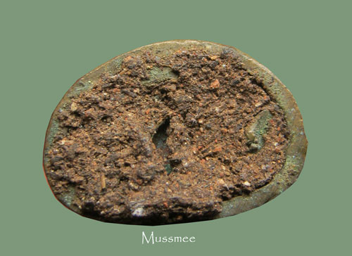 พระกริ่งมหาจักรพรรดิ์เนื้อโสฬสธาตุเหล็กไหล หลวงปู่หมุน ครูบาอิน หลวงปู่กอง หลวงปู่ละมัย หลวงปู่ท