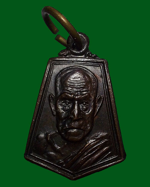 1200 - เหรียญห้าเหลี่ยม หลวงพ่อสงฆ์ ปี 2519 หลังนะโมพุทธายะ เนื้อทอ งแดง