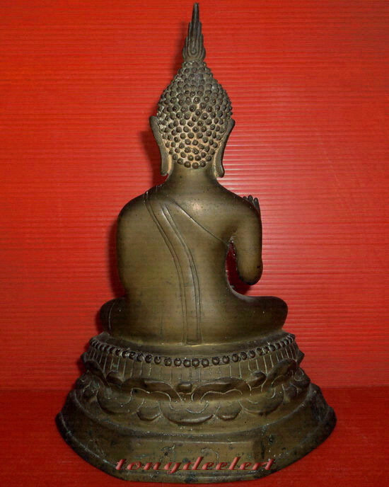 พระบูชาปางประทานพร ใต้ฐานหล่อดินไทยค่ะ