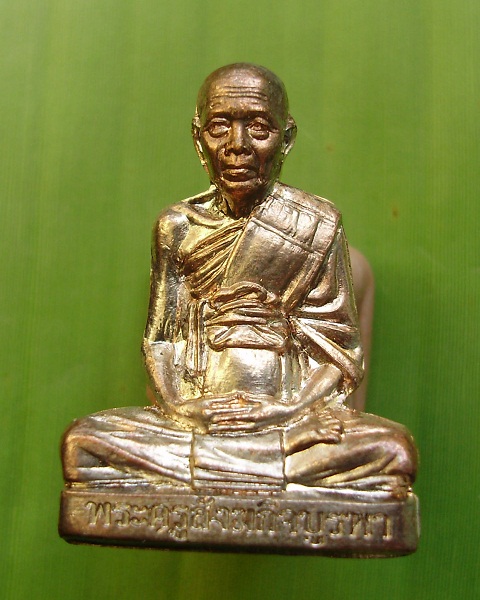 รูปเหมือนปั้ม รุ่นสร้างบารมี หลวงปู่บัว ถามโก วัดศรีบุรพาราม จังหวัดตราด เนื้อนวะ หมายเลข๘๔๑