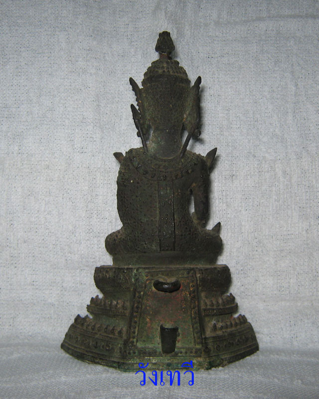 พระบูชารัตนะทรงเครื่อง